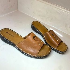 Naturalizer Tan Slides